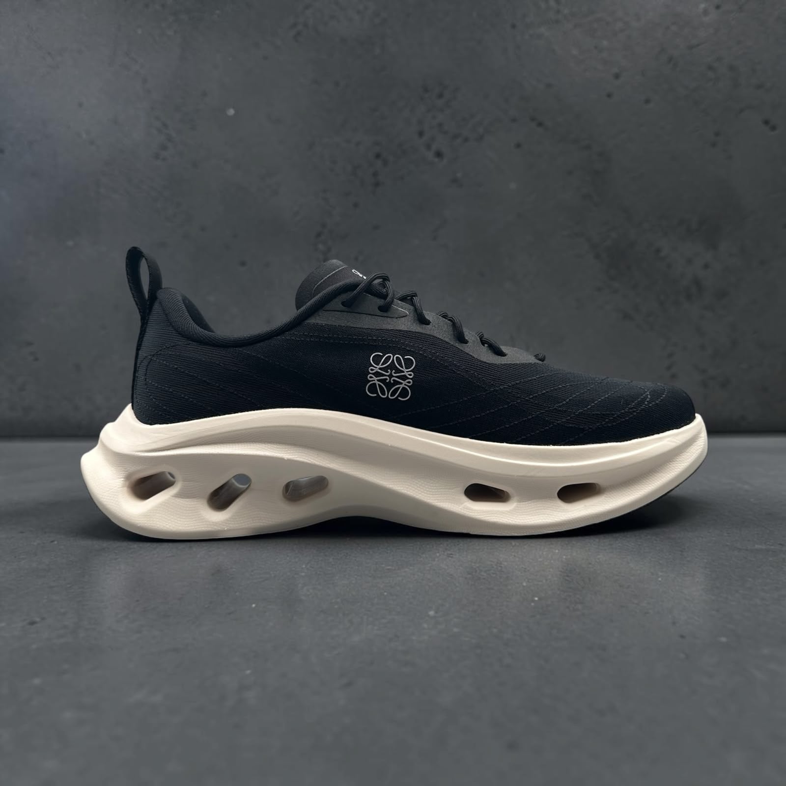 On Running Cloudtilt Cosmic Loewe Black White