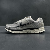 Nike Zoom Vomero 5 Photon Dust Metallic Silver (W)