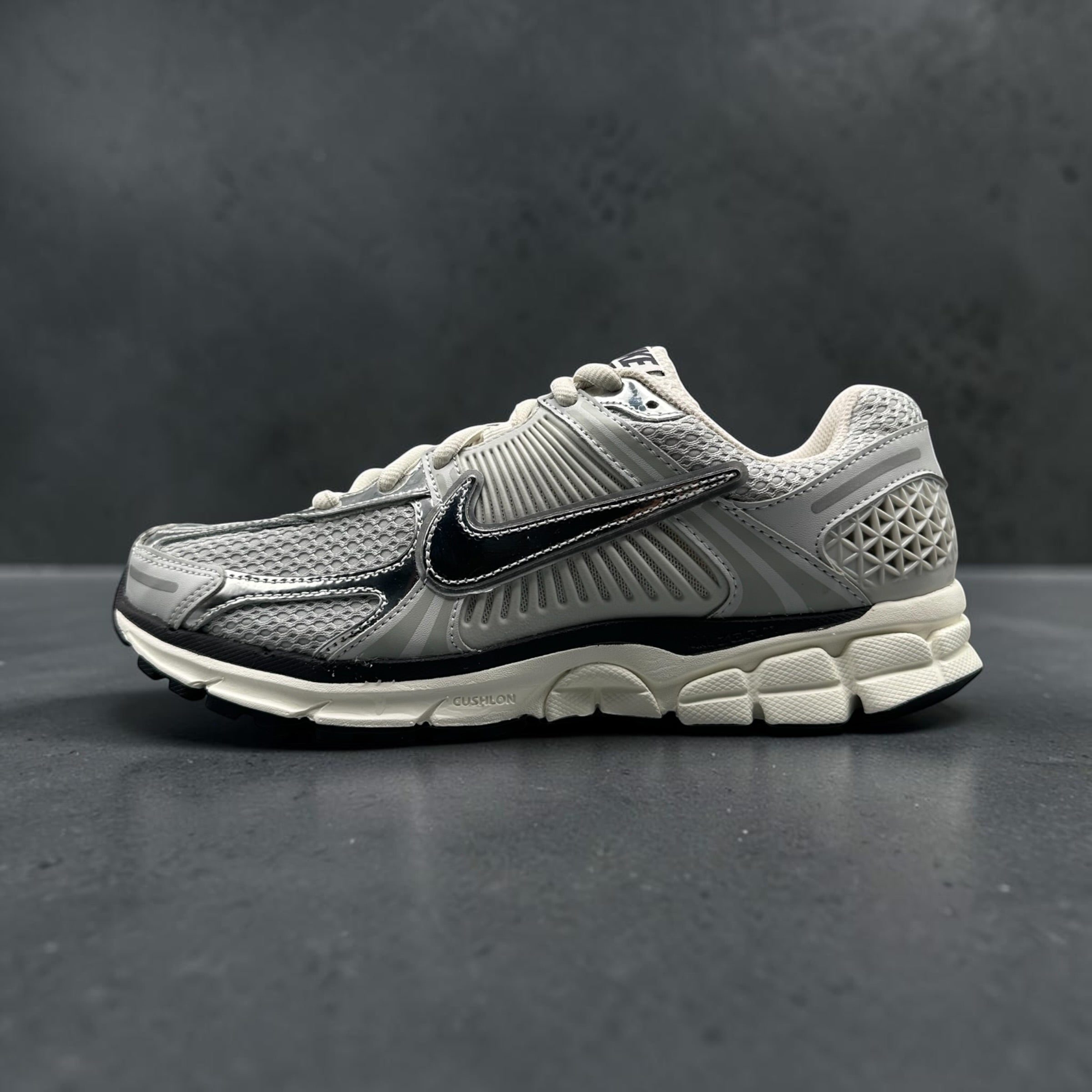 Nike Zoom Vomero 5 Photon Dust Metallic Silver (W)