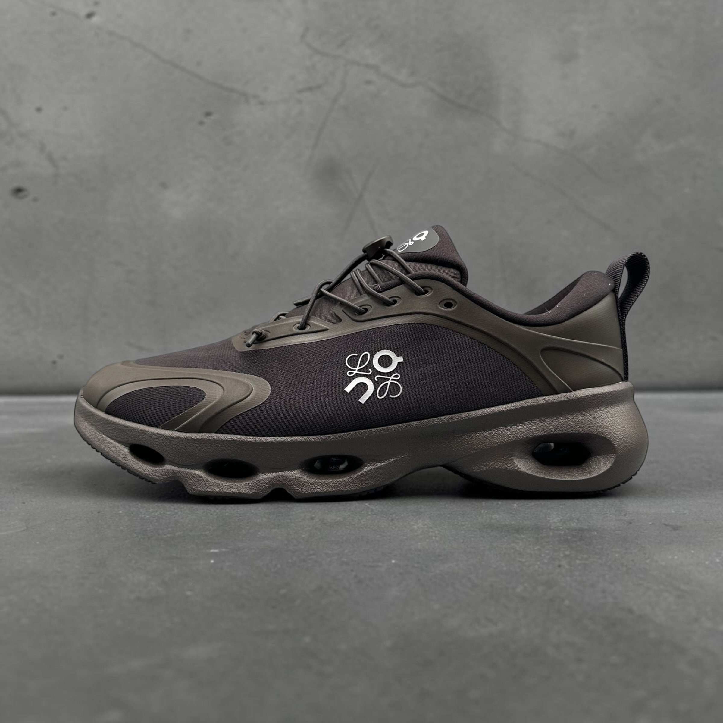 On Running Cloudsolo LOEWE Dark Brown Black