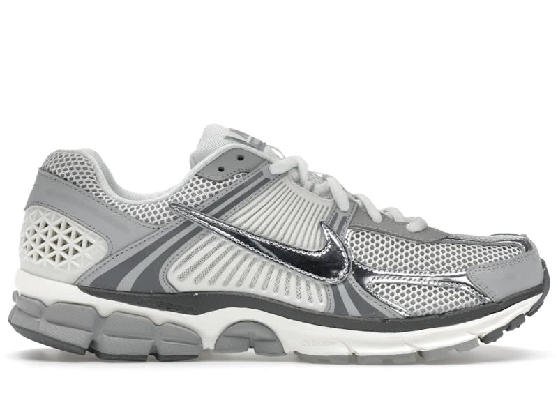 Nike-Zoom-Vomero-5-Metallic-Silver-Product_j4hnqn_9ce9692e-7a7c-4568-a5a3-ae48db42b5ab.jpg