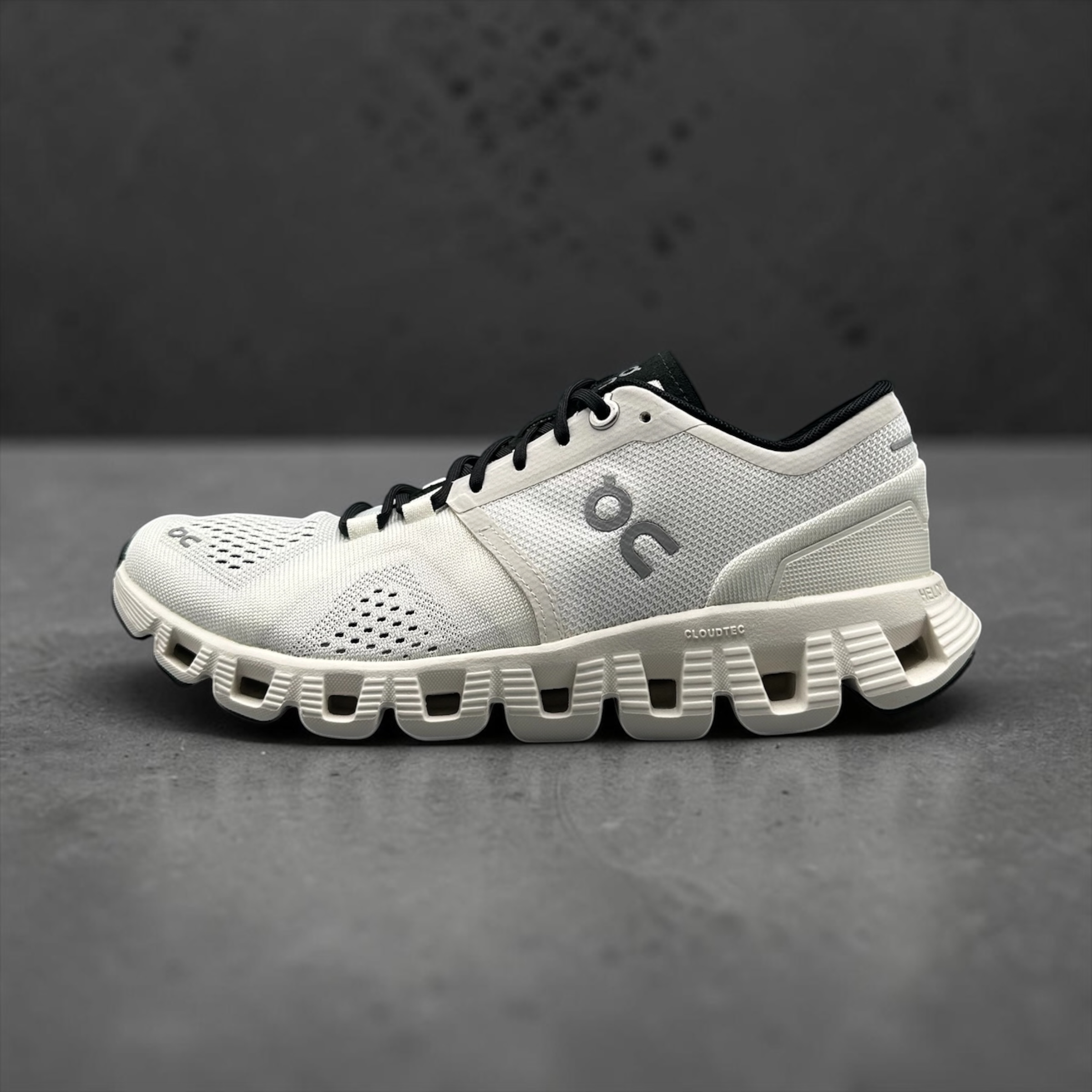 On Running Cloud X White Black