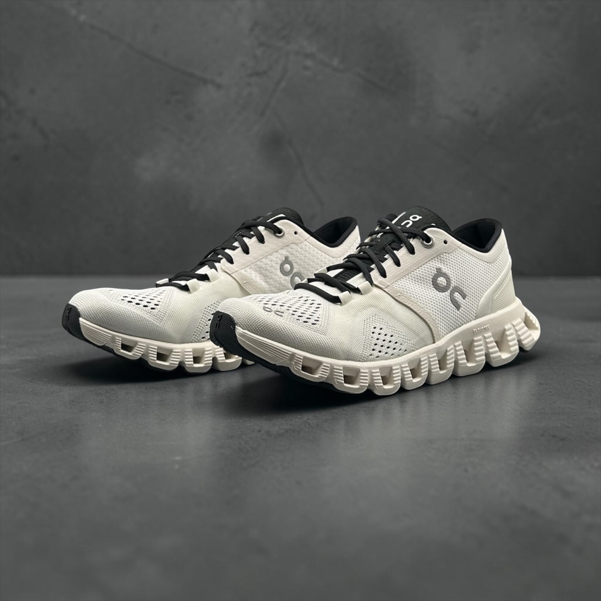 On Running Cloud X White Black