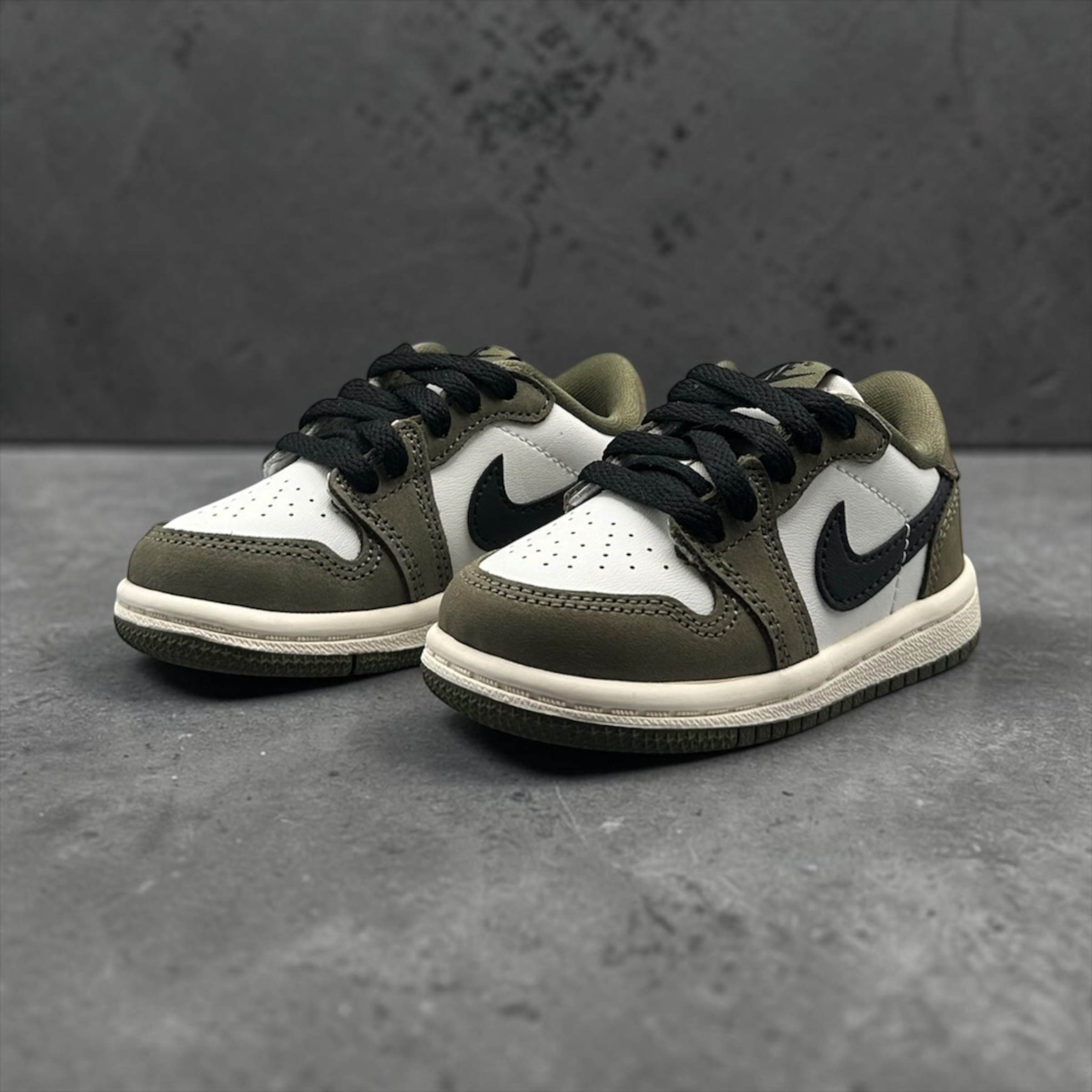 Jordan 1 Retro Low OG Medium Olive (TD)