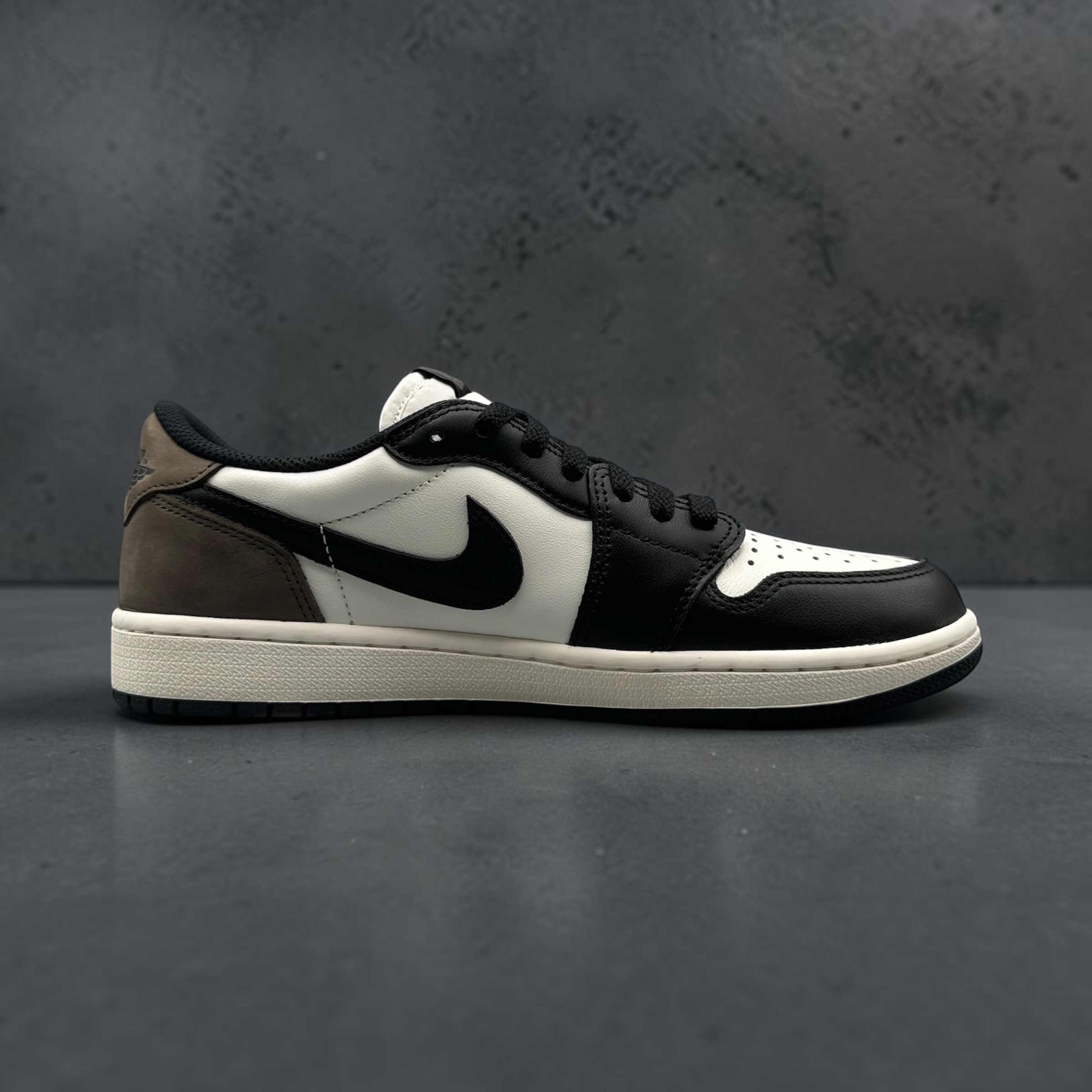 Jordan 1 Retro Low OG Mocha