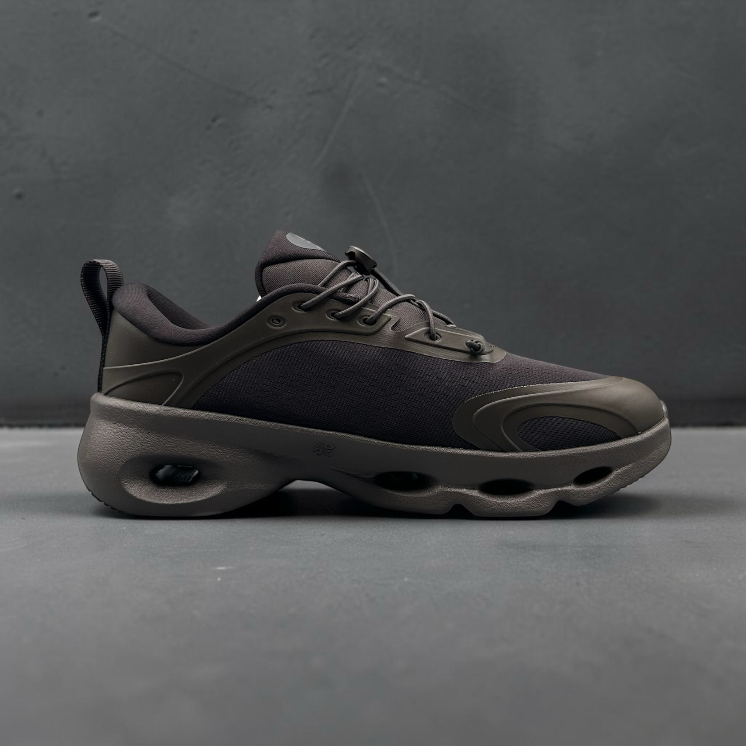 On Running Cloudsolo LOEWE Dark Brown Black