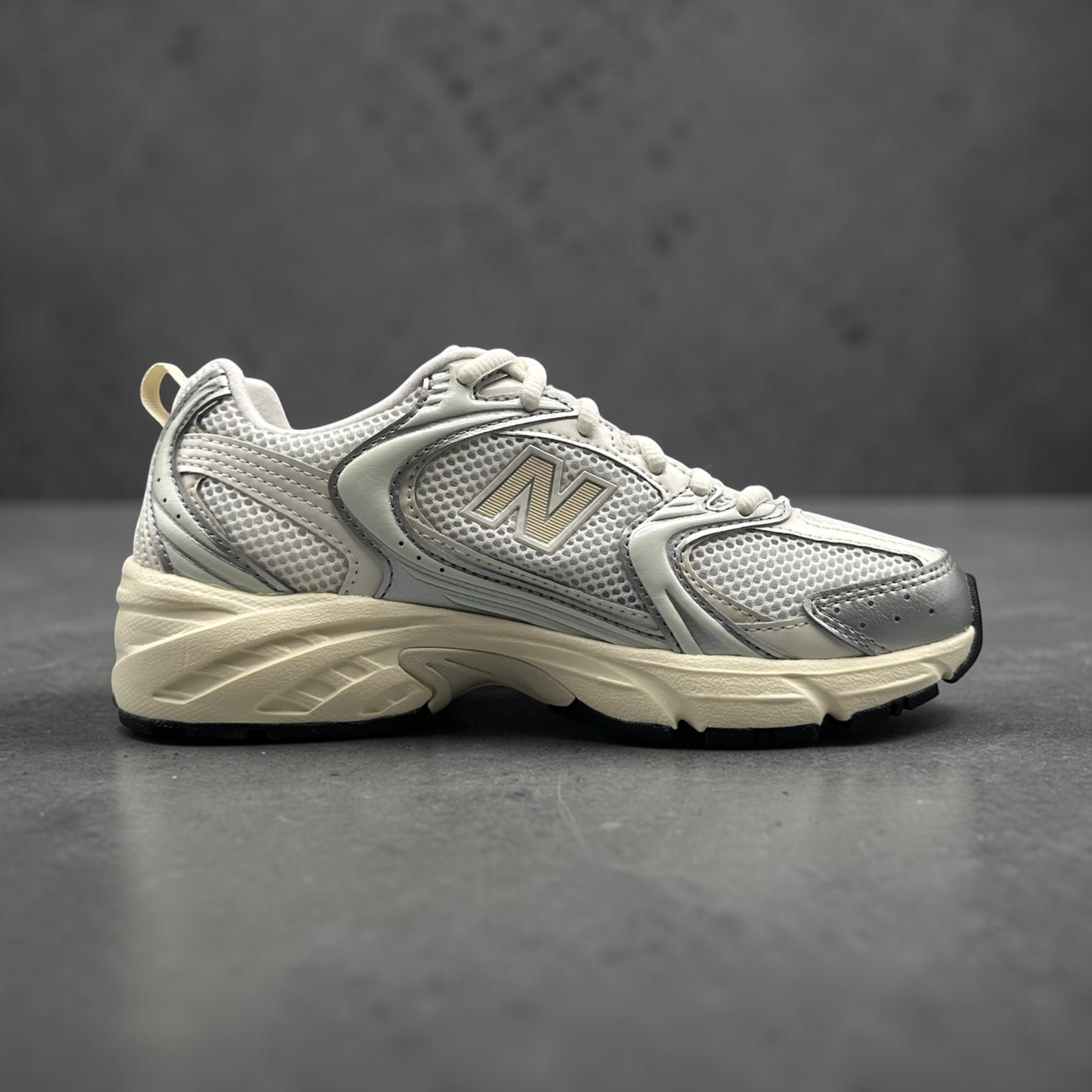 New Balance 530 Silver Metallic Linen