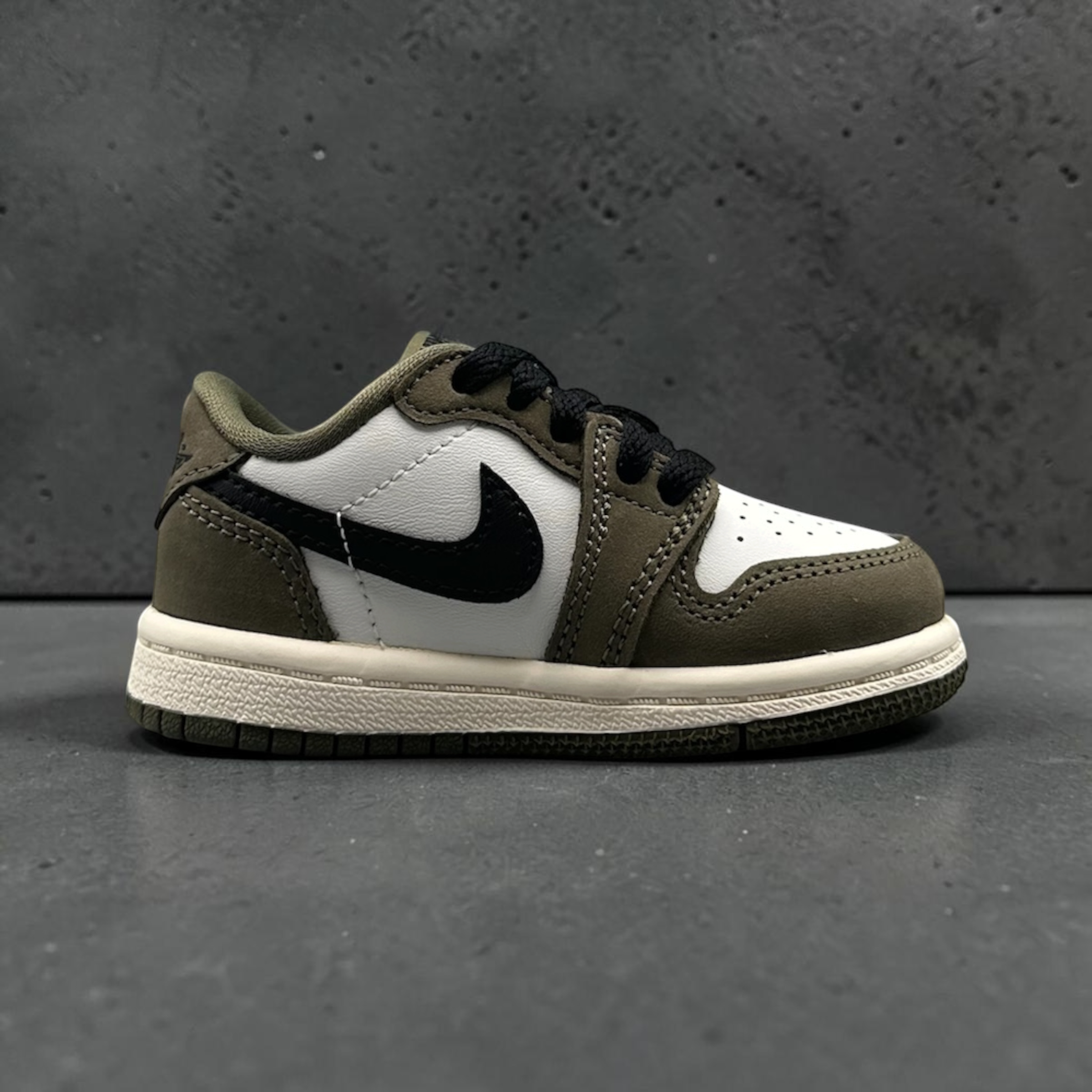 Jordan 1 Retro Low OG Medium Olive (TD)