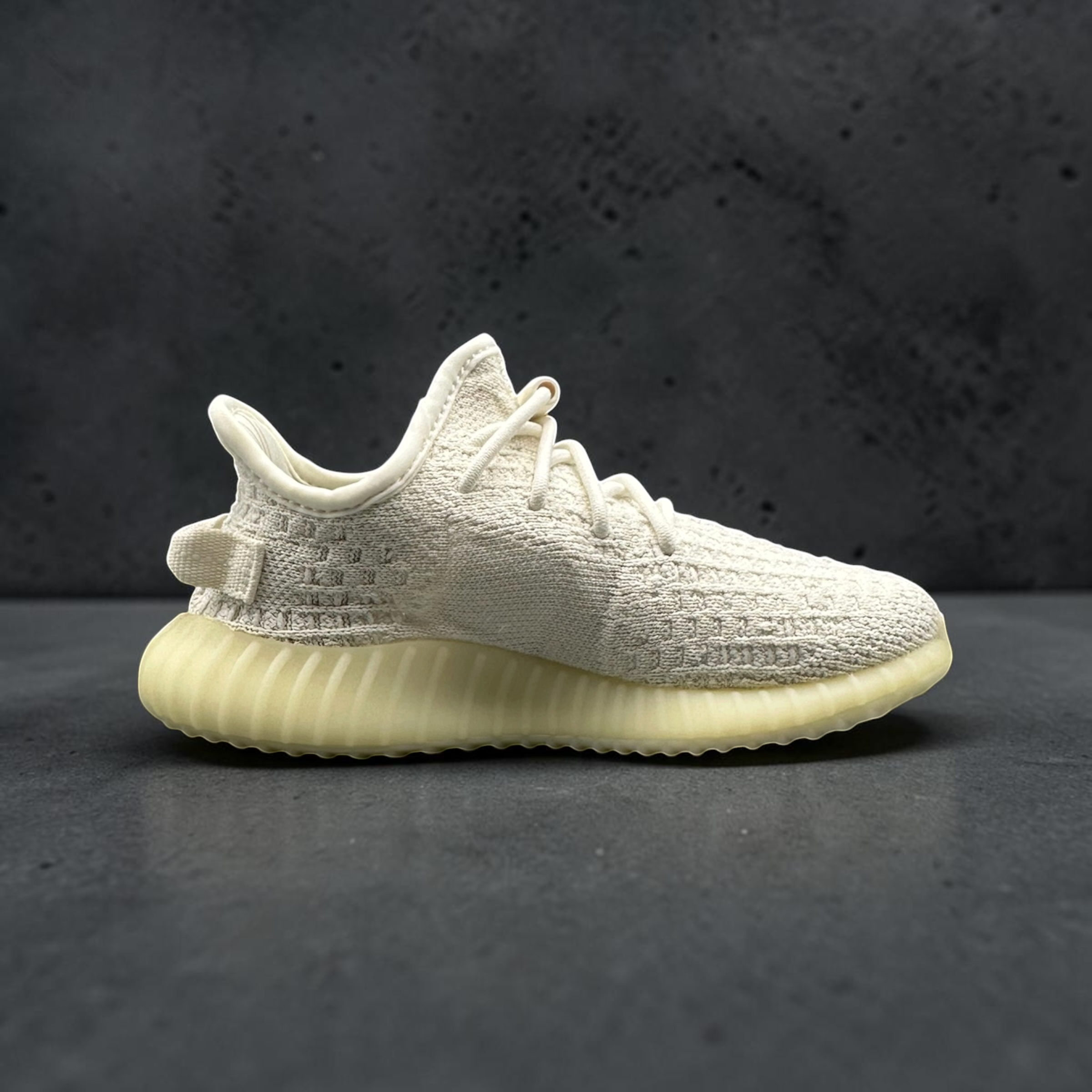 حذاء أديداس ييزي بوست 350 V2 بلون العظم (للأطفال)