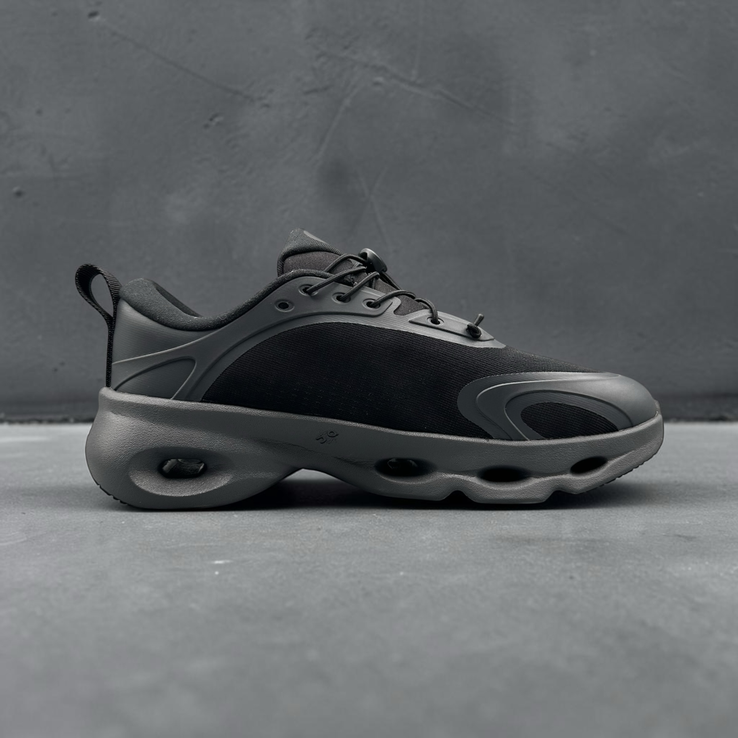On Running Cloudsolo LOEWE Black