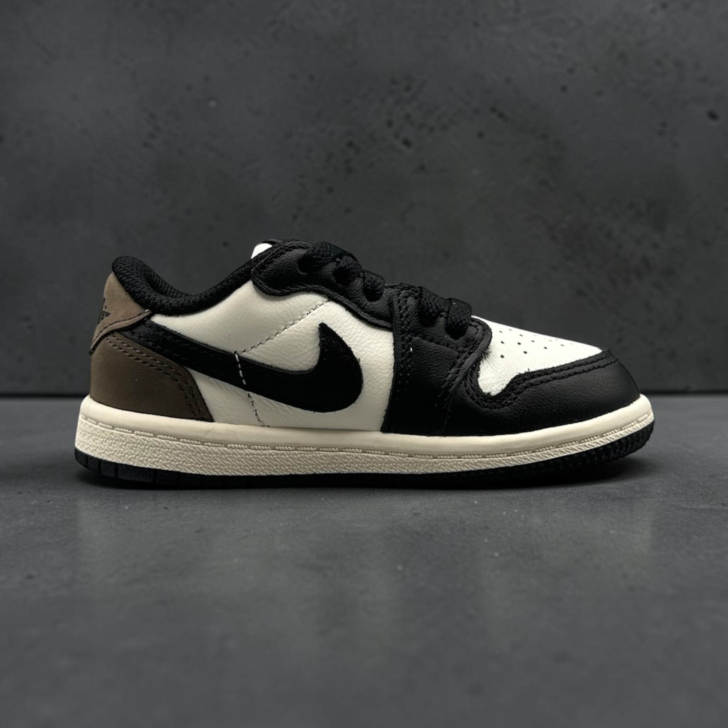 Jordan 1 Retro Low OG Mocha (TD)