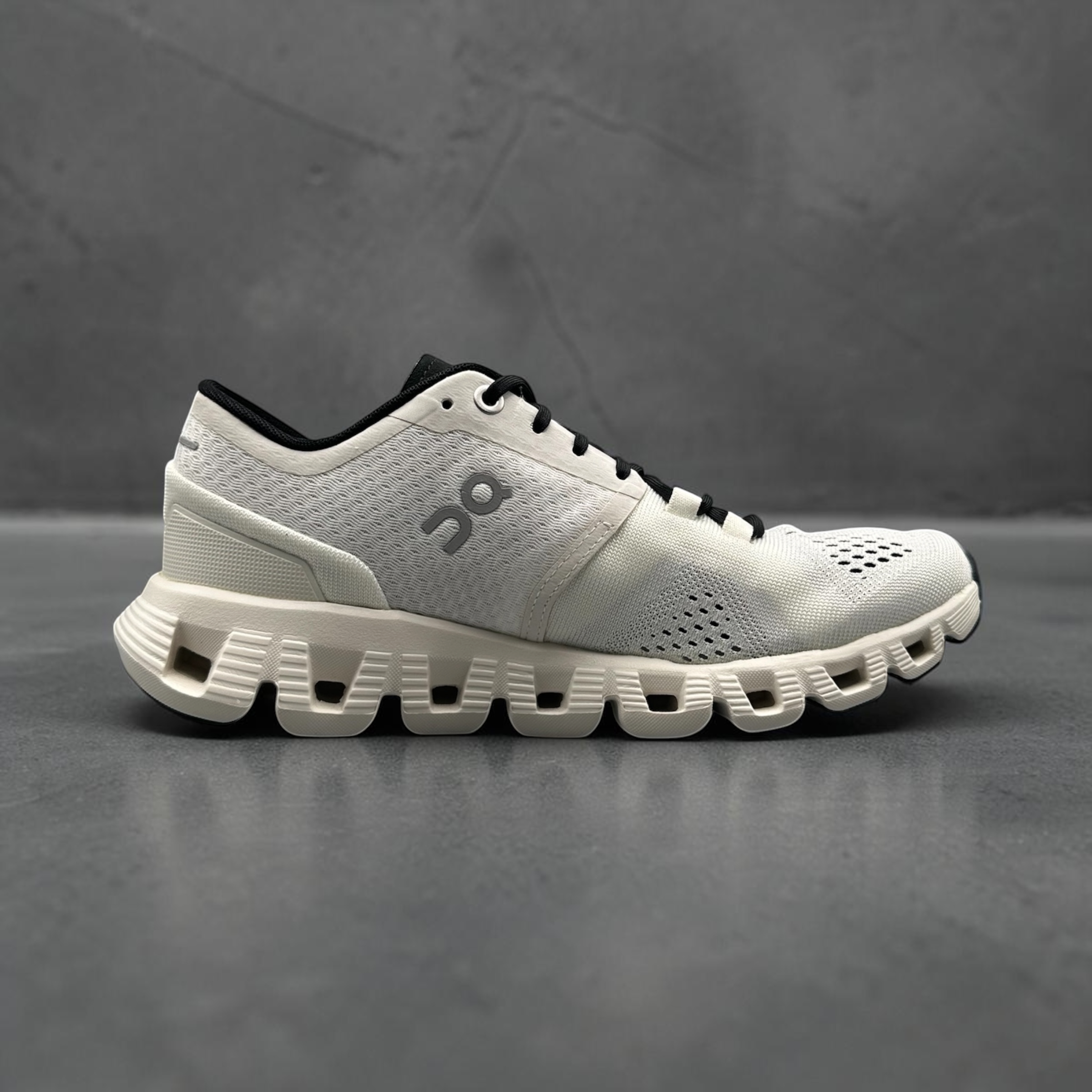 On Running Cloud X White Black