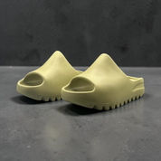 adidas Yeezy Slide Resin (Kids)
