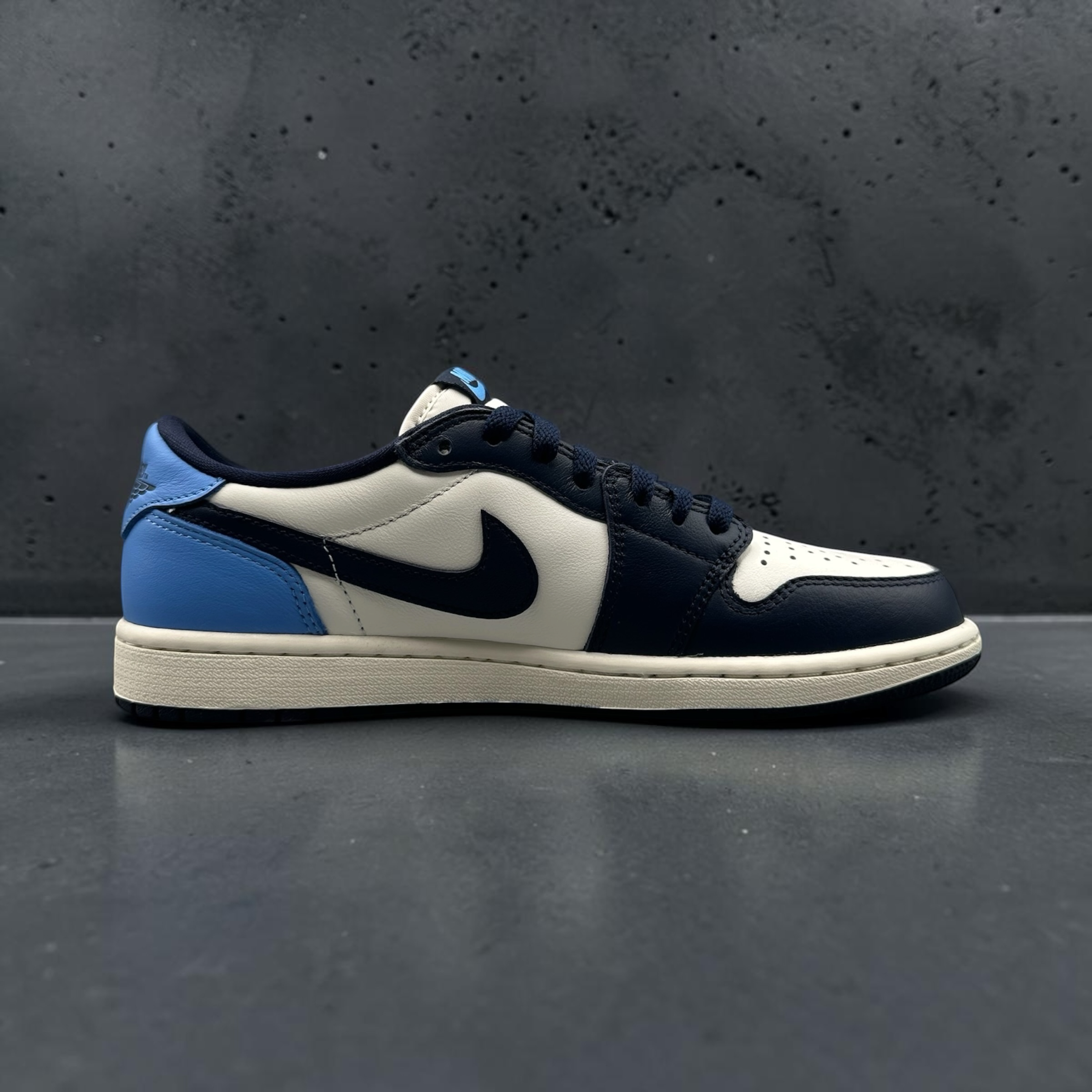 Jordan 1 Low OG Obsidian UNC