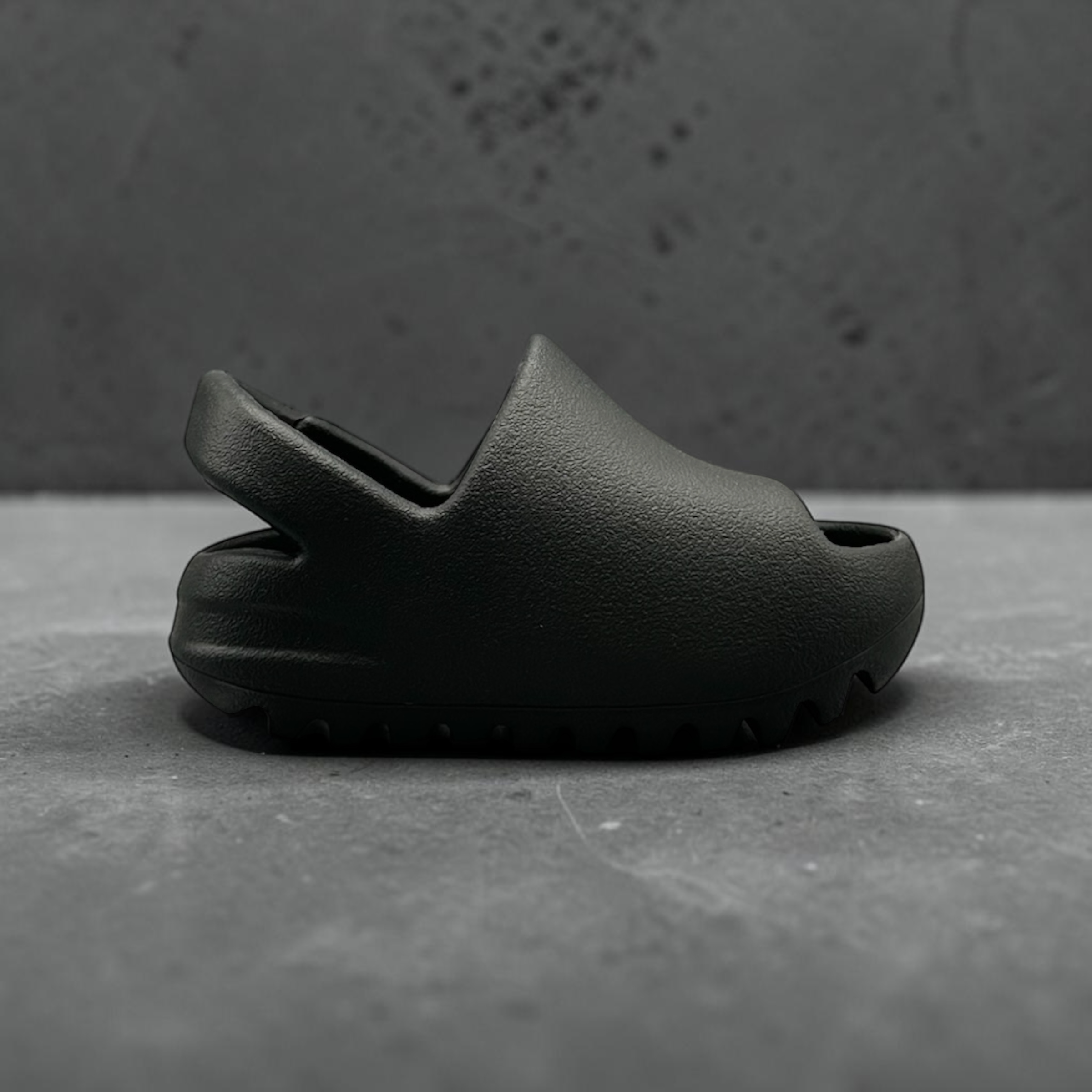 adidas Yeezy Slide Dark Onyx (Infants)