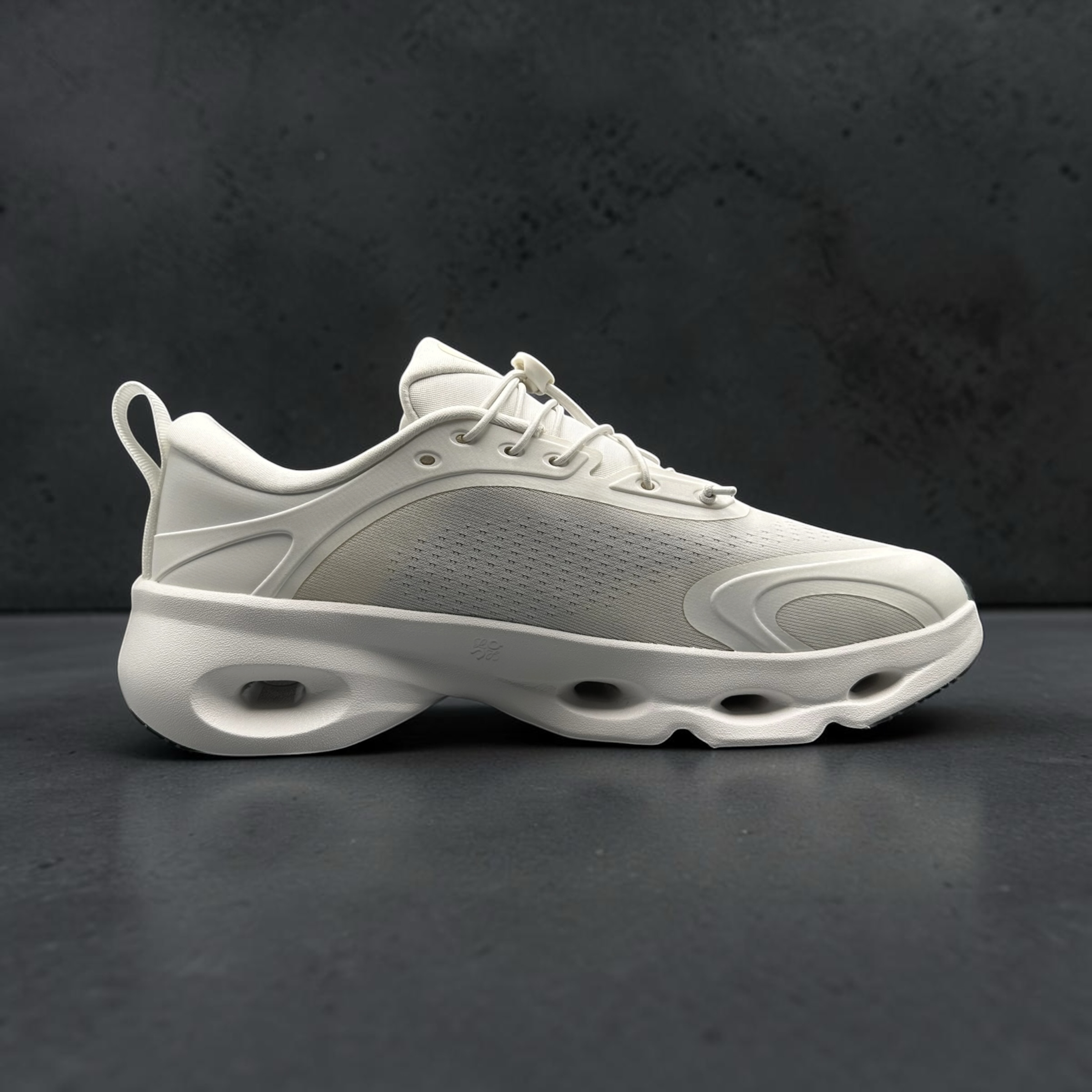 On Running Cloudsolo LOEWE White Light Grey