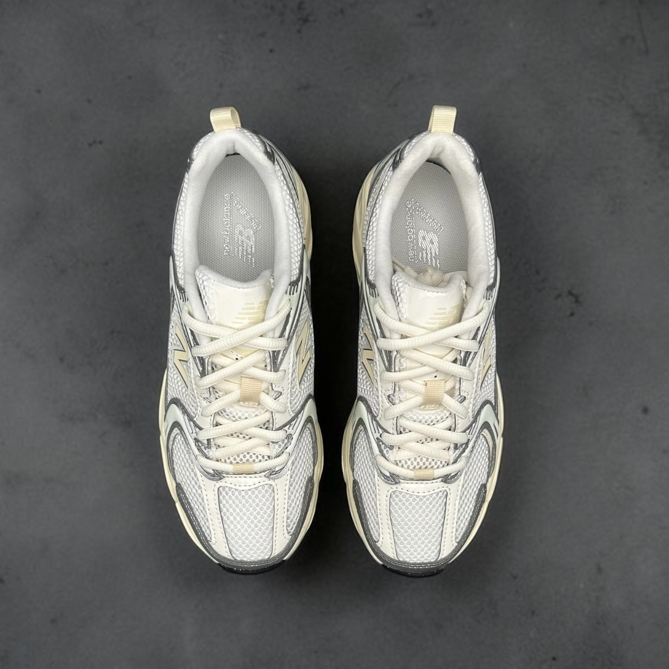 New Balance 530 Silver Metallic Linen