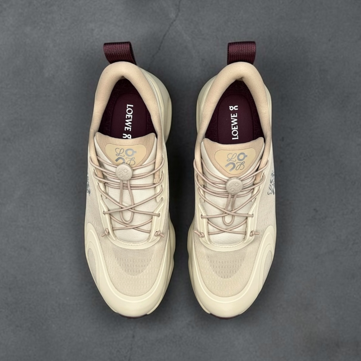 On Running Cloudsolo LOEWE Sand Burgundy