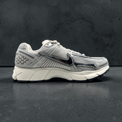 Nike Zoom Vomero 5 Photon Dust Metallic Silver (W)